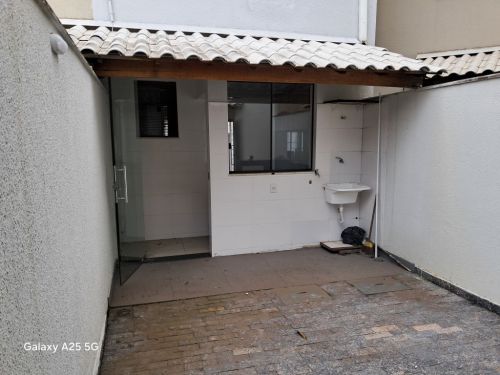Casa Duplex no Santa Branca à 8 minutos caminhando do Vertedouro da Pampulha.casa toda reformada com área gourmet para passar bons momentos com a família.terreno: 90m²área Construída: 115m² 774816