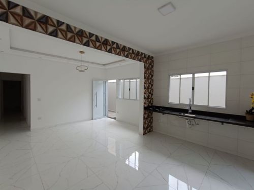 Casa em Itanhaém com 2 quartos e design moderno fantástico litoral sul de Sp à apenas 700m da praia 705528