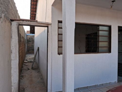 Casa em Trindade  3 quartos c 1 suíte quitada  751253