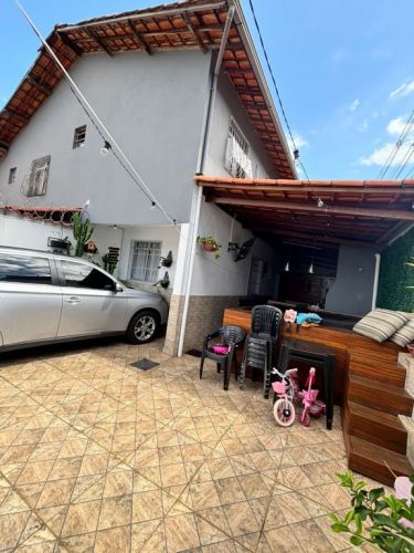 Casa geminada de esquina 3 quartos com guarda-roupa embutido Área gourmet com armário churrasqueira e uma jacuzzi Vaga para 2 carros livres Laguna próximo ao shopping Contagem 773765