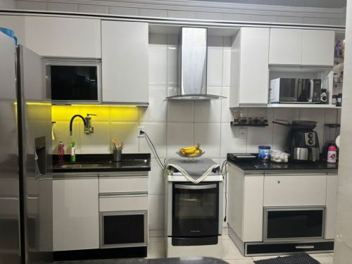 Casa geminada de esquina 3 quartos com guarda-roupa embutido Área gourmet com armário churrasqueira e uma jacuzzi Vaga para 2 carros livres Laguna próximo ao shopping Contagem 773767