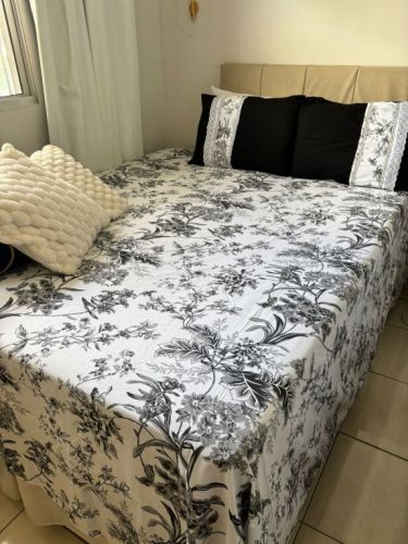 Casa geminada de esquina 3 quartos com guarda-roupa embutido Área gourmet com armário churrasqueira e uma jacuzzi Vaga para 2 carros livres Laguna próximo ao shopping Contagem 773769