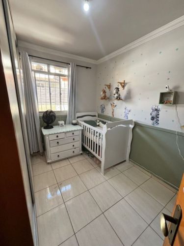 Casa geminada de esquina 3 quartos com guarda-roupa embutido Área gourmet com armário churrasqueira e uma jacuzzi Vaga para 2 carros livres Laguna próximo ao shopping Contagem 773771