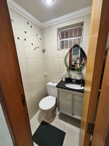 Casa geminada de esquina 3 quartos com guarda-roupa embutido Área gourmet com armário churrasqueira e uma jacuzzi Vaga para 2 carros livres Laguna próximo ao shopping Contagem 773772