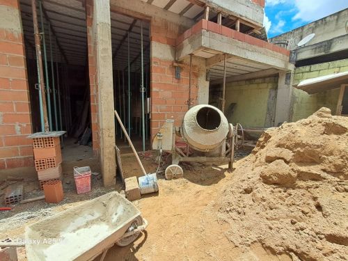 Casa Geminada um pavimento  3 quartos com suite e closet no bairro Xangrilá 773363