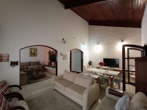 Casa grande em itanhaém à apenas 1000m da praia com 4 quartos sendo 2 suítes 704025