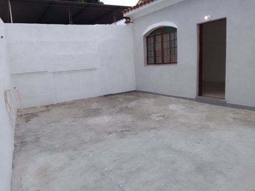 Casa independente e únca de fundos 742713