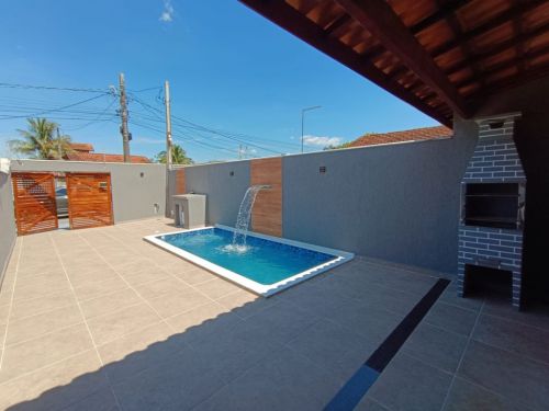 Casa nova em Itanhaém litoral sul do estado de Sp com 2 quartos sendo uma suíte e piscina em alvenaria 703899