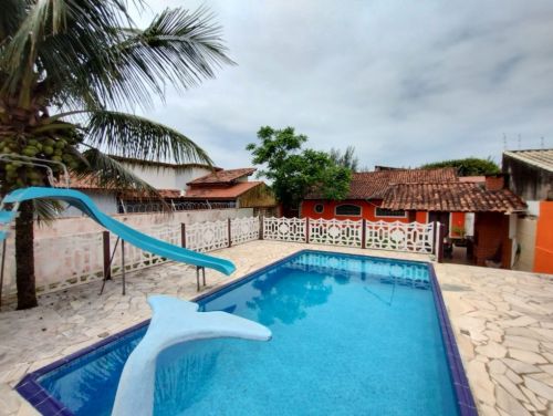 Casa Porteira fechada com 2 suítes piscina à 300m da praia 700661