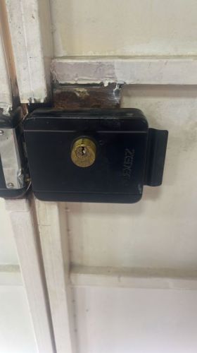 Chaveiro 24 horas abertura de auto e residência  762015