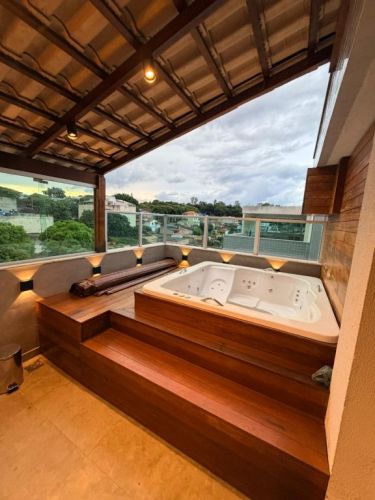 Cobertura na Pampulhaexcelente cobertura na região da Pampulha com hidro e área gourmetporcelanato em todo o apartamento dois banheiros duas vagas de garagem. 774013