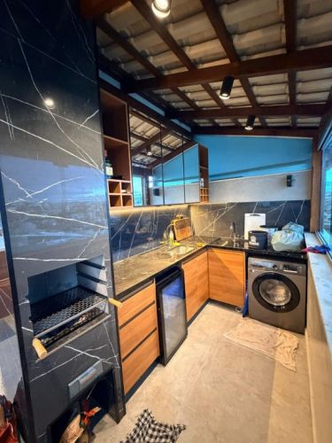 Cobertura na Pampulhaexcelente cobertura na região da Pampulha com hidro e área gourmetporcelanato em todo o apartamento dois banheiros duas vagas de garagem. 774016