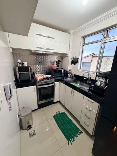 Cobertura na Pampulhaexcelente cobertura na região da Pampulha com hidro e área gourmetporcelanato em todo o apartamento dois banheiros duas vagas de garagem. 774017