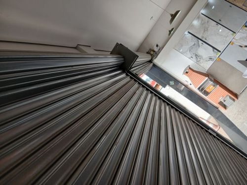 Conserto de portas de aço em geral  777787