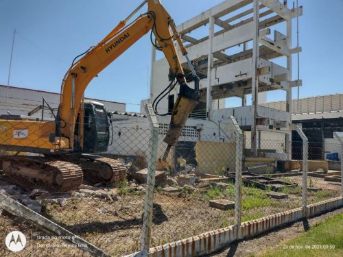 Demolidora Ferreira Lima - Demolição e Locação De Máquinas Para Terraplenagem 654200