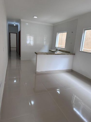 Essa parece ser uma excelente opção Uma casa nova em Itanhaém com 03 dormitórios piscina e churrasqueira bem localizada em um bairro residencial 689660
