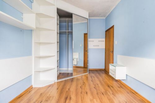 Excelente Apartamento Com 2 Dormitorios e 2 Garagens 743518