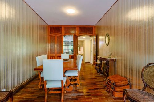 Excelente apartamento em Ipanema de frente com planta generosa e ambientes amplos composto por sala social em três ambientes com vista lateral mar. 780362