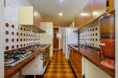 Excelente apartamento em Ipanema de frente com planta generosa e ambientes amplos composto por sala social em três ambientes com vista lateral mar. 780365