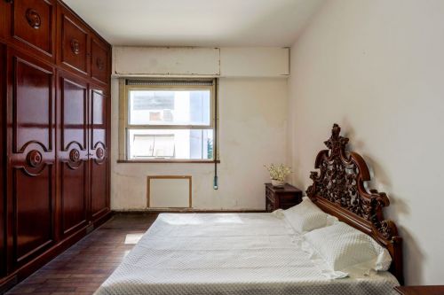 Excelente apartamento em Ipanema de frente com planta generosa e ambientes amplos composto por sala social em três ambientes com vista lateral mar. 780367
