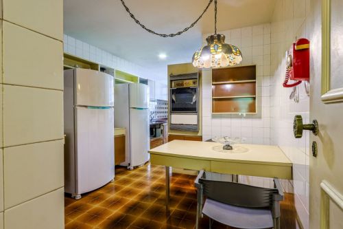 Excelente apartamento em Ipanema de frente com planta generosa e ambientes amplos composto por sala social em três ambientes com vista lateral mar. 780370