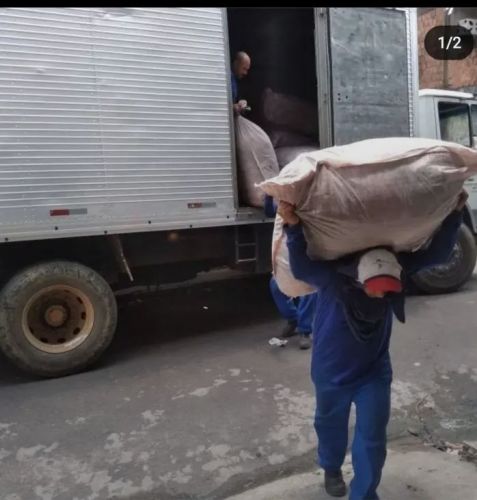 Fardos de roupas usadas 747691