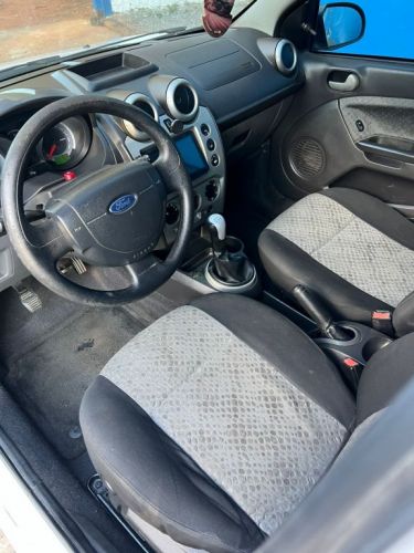 Ford Fiesta 2010  748034