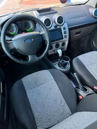 Ford Fiesta 2010  748035