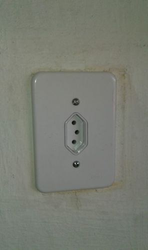 eletricista  instalação tomadas e extensões etç: na pompeia  lapa  vl Romana  526141