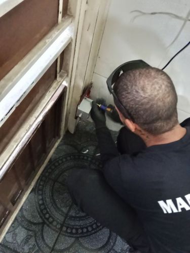 Instalação de Motor e Trava Anti-arrombamento em Portões na Praia Grande  747425