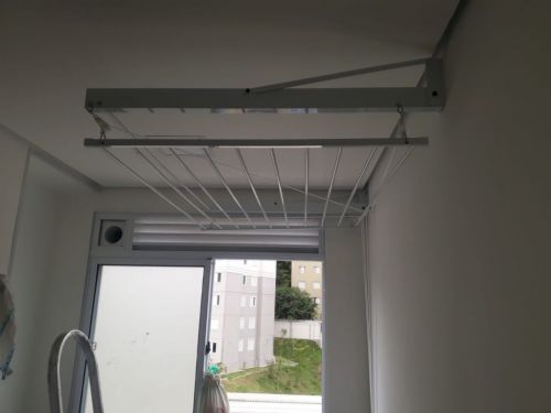 Instalação de Varal de Teto 778576