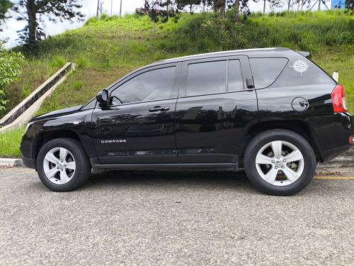 Jeep Compass 2013 2.0 16v – Completo  Suv confortável e potente motor 2.0 16 válvulas câmbio automático completo de fábrica. Conta com teto solar bancos em couro com aquecimento faróis em Led 775162