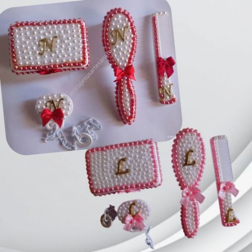 Kit acessorios personalizados para bebe pente escova saboneteira prendedor de chupeta perolas  756716