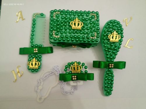 Kit acessorios personalizados para bebe pente escova saboneteira prendedor de chupeta perolas  756721