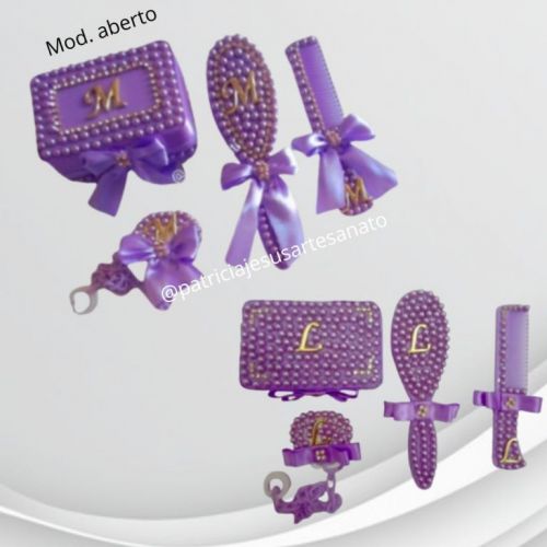 Kit acessorios personalizados para bebe pente escova saboneteira prendedor de chupeta perolas  756726