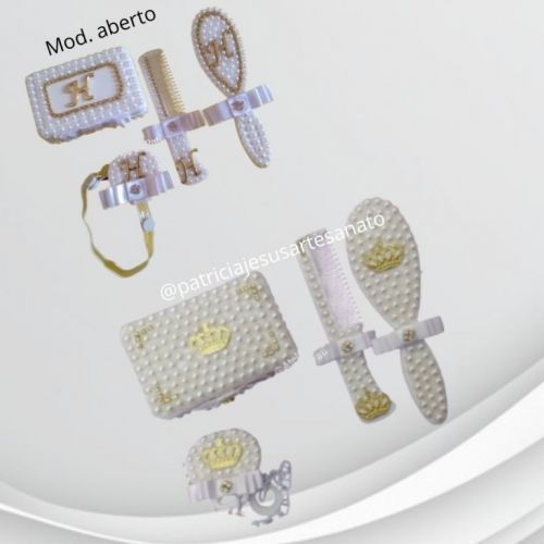 Kit acessorios personalizados para bebe pente escova saboneteira prendedor de chupeta perolas  756730