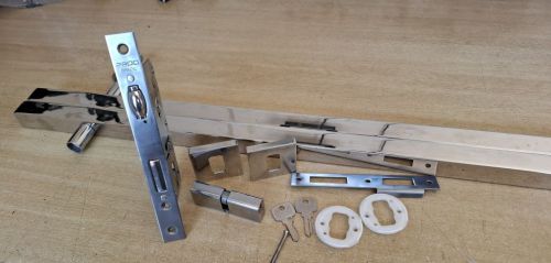 Kit Fechadura Pado Rolete cx 55mm  Puxador Cromado Quadrado  769005