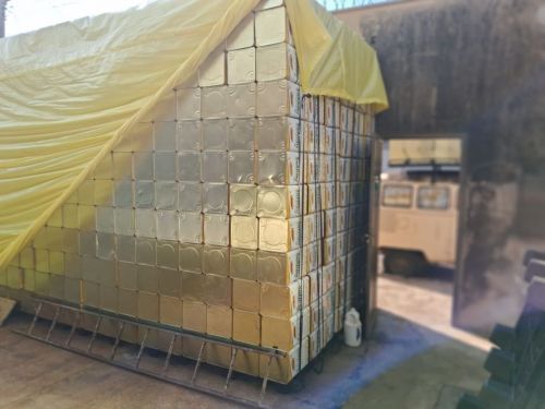 Latas de 18 litros de óleo. 762229