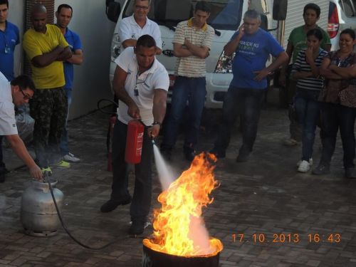 Lhm Treinamentos cursos de Nr 35 trab. em altura Nr 33 espaço confinado Nr 23 brigada de incêndio Maringá Paraná 195746 Lhm Treinamentos cursos de Nr 35 trab. em altura Nr 33 espaço confinado Nr 23 brigada de incêndio Maringá Paraná 195746