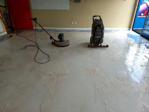 Limpeza profissional de pedras pisos pós obra e impermeabilização  702849