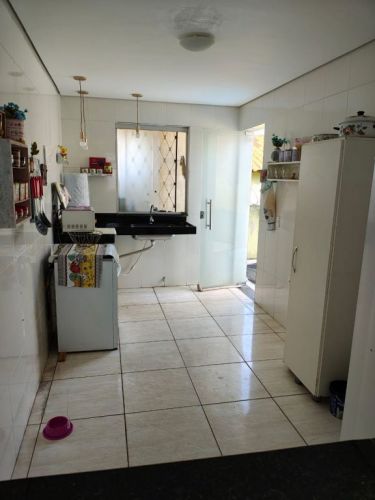 Linda Casa  De 3 Quartos Em Esmeraldas  766117