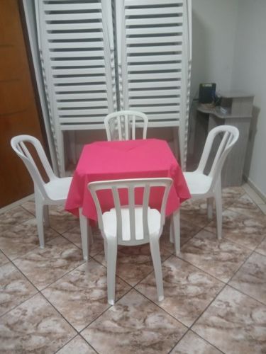 Locação de mesas e cadeiras  748986