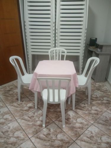 Locação de mesas e cadeiras  748987
