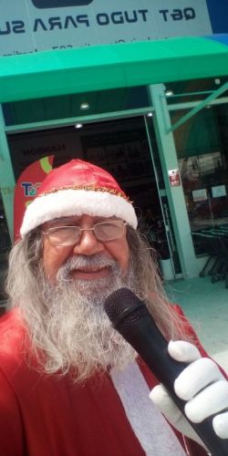 locutor para frente de loja papai noel para festas confraternizacao escolas 760721