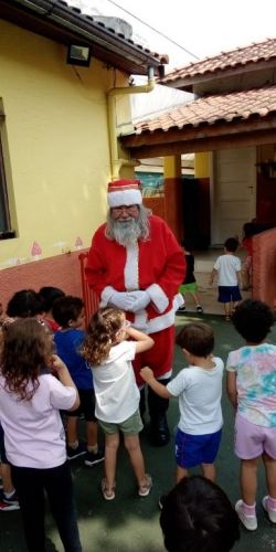 visita do papai noel para a noite do acampamento na escola e  residências   762043