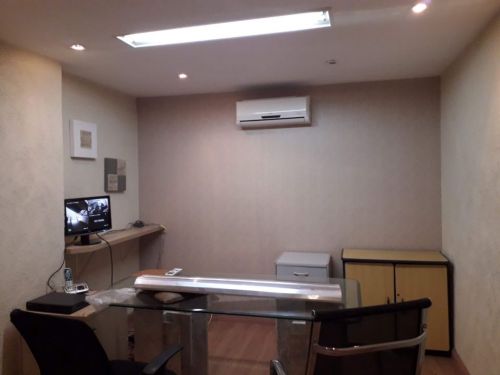 Loja escritório montado. Totalmente livre de qualquer ônus. Endereco:rua Visconde de Santa Isabel 161 loja a Vila Isabel Rio de Janeiro 774882