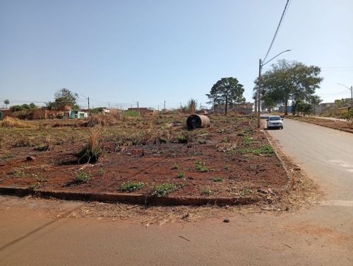 Lote de esquina com 2 frentes 757406