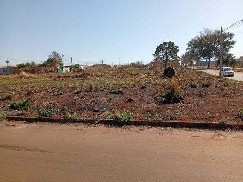 Lote de esquina com 2 frentes 757408