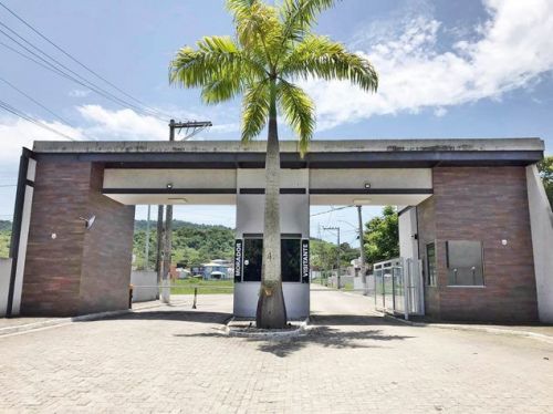 Lote financiado em condomínio fechado 640712