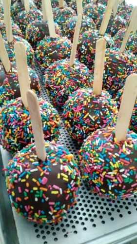 Maçã do Amor de Chocolate com Granulado Colorido  760955